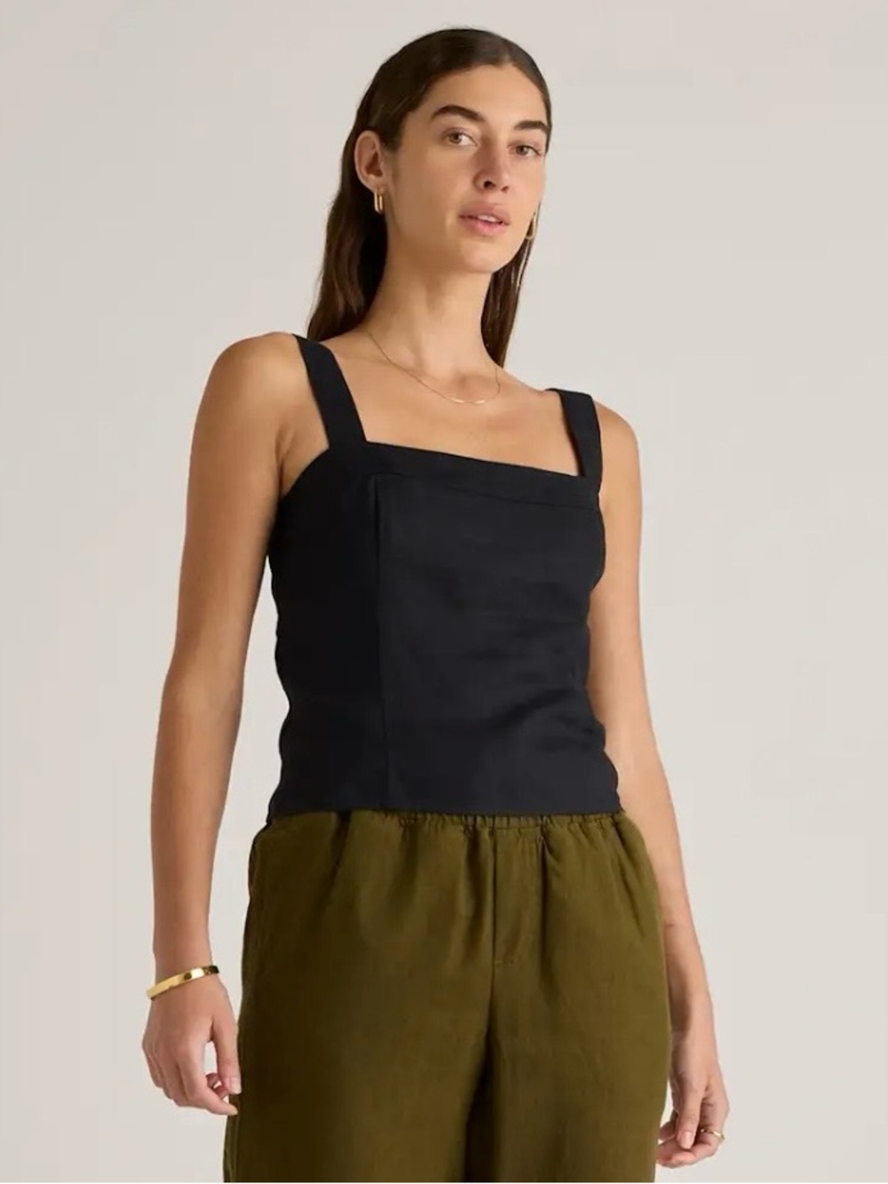 Quince European Linen Fitted Tank in Navy - Picture 7 of 9